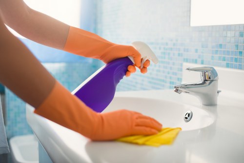 Cleaning and disinfecting a bathroom surface