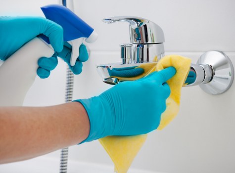 Bathroom deep cleaning during a move in cleaning service